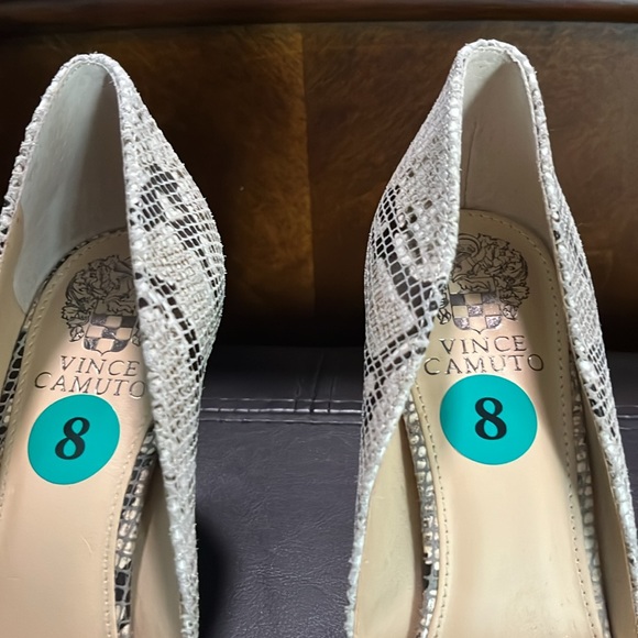 Snakeskin Patterned Women's Pumps - Picture 3 of 9